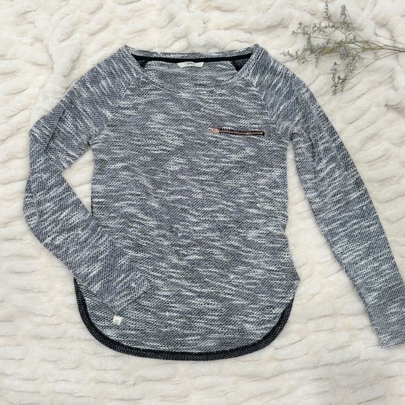 Only gray/ black button detail top - Picture 4 of 6